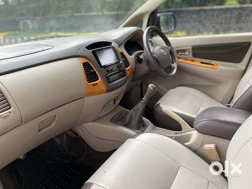 Toyota Innova 2.5 Vx 8 Str Bs-iii, 2011, Petrol