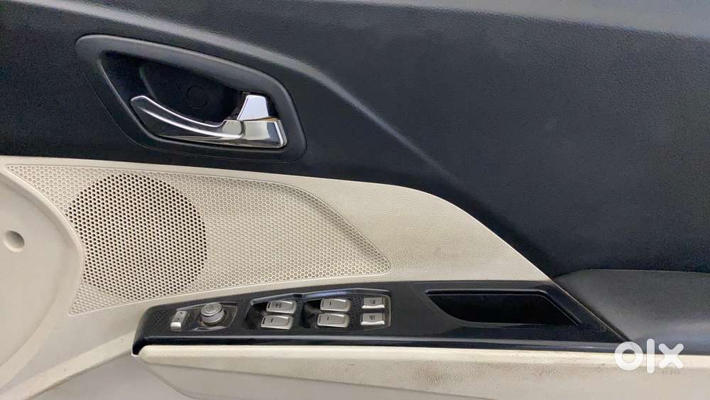 Mahindra Xuv300 W8, 2019, Petrol