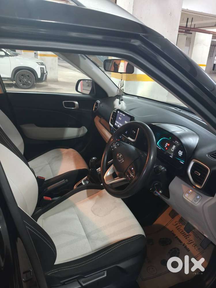 Hyundai Venue S Optional Petrol – Feb 2023  Excellent Condition