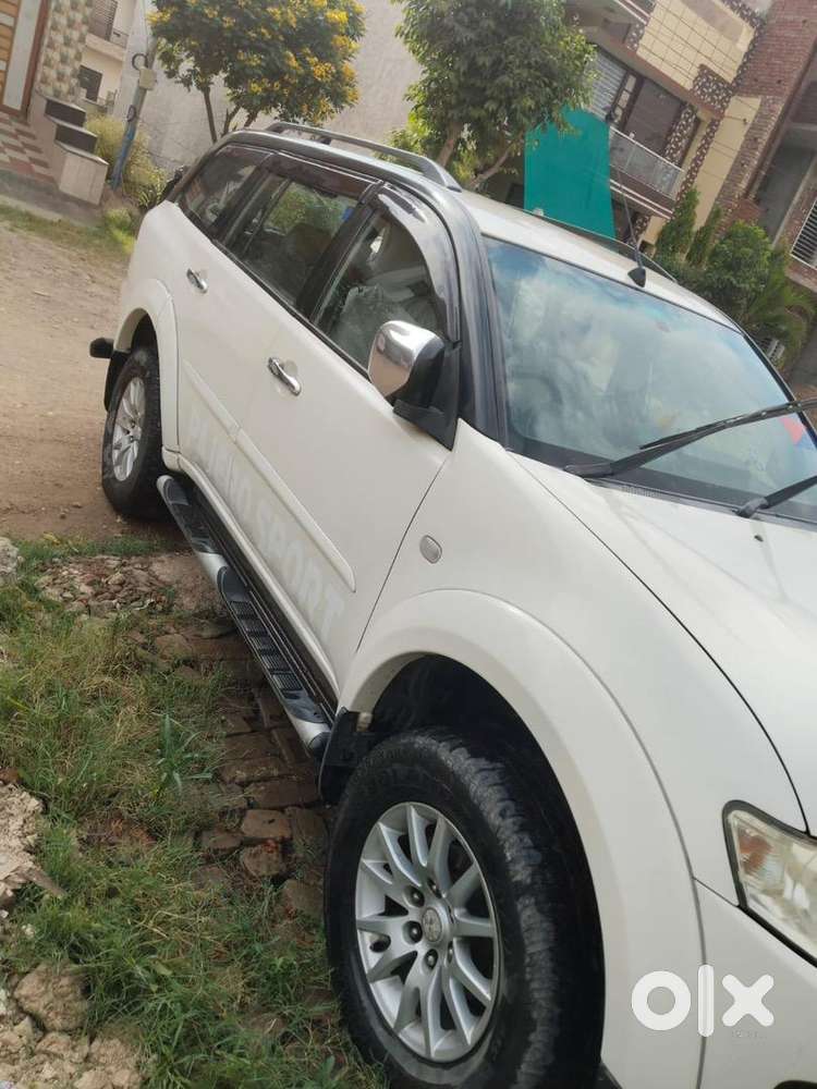 4x4 Manual Less Driven By Police Officer