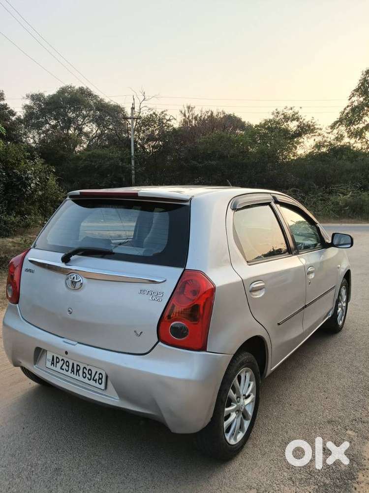 Toyota Etios Liva 2011-2012 V, 2011, Petrol