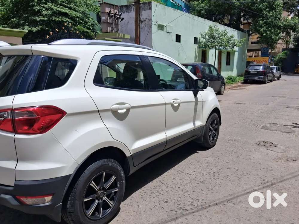 Showroom Track Ford Ecosport Petrol 2016