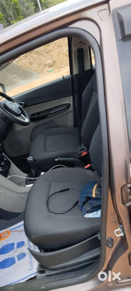 Tata Tiago Xz Top Model Single Owner Doctor Usage  Company Service