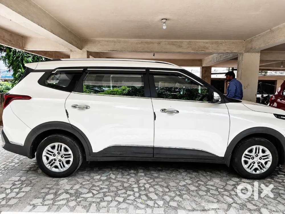 Kia Carens 2023 Petrol 30000 Km Driven