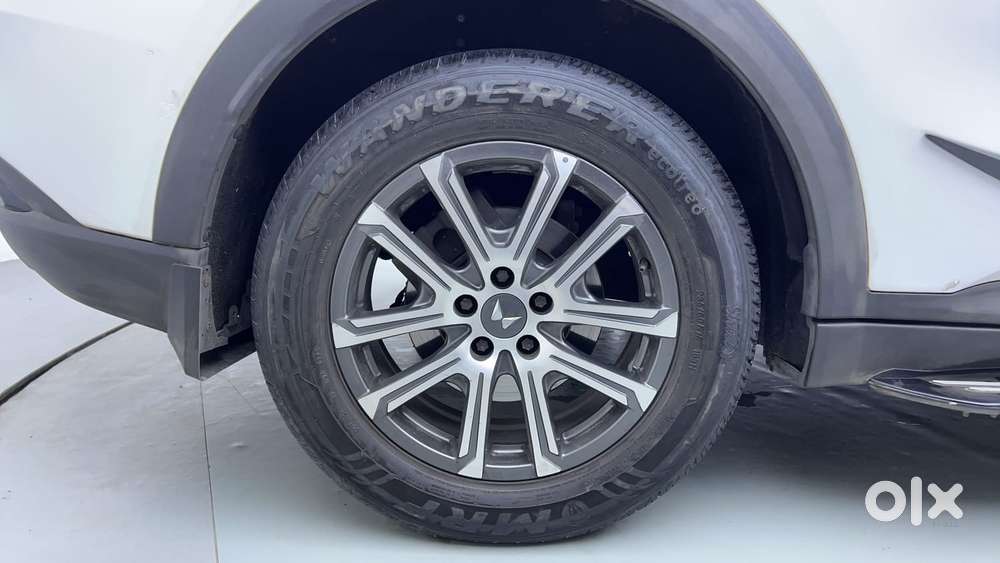 Mahindra Xuv700 2.0 Ax 7 Petrol At Str, 2022, Petrol