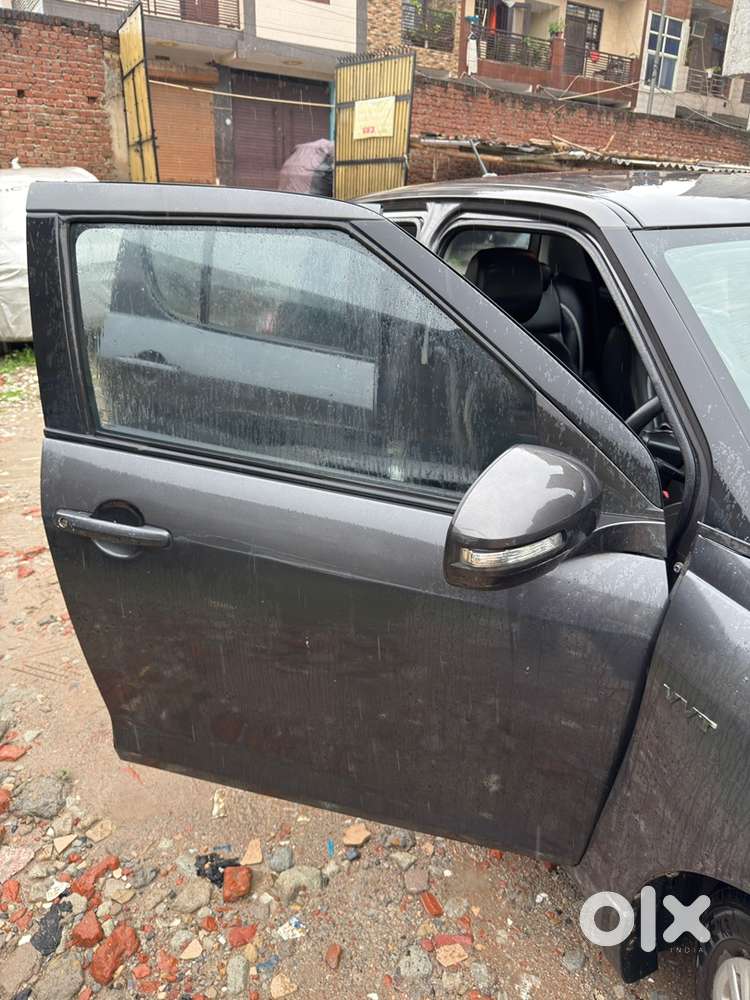Maruti Suzuki Swift 1.2 Vxi 2016