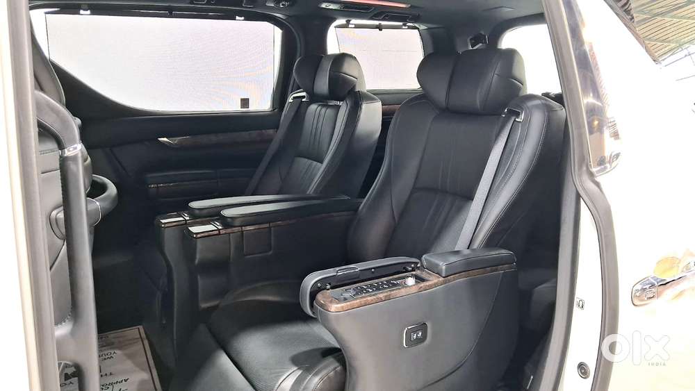Toyota Vellfire 2.5 Hybrid, 2023, Petrol