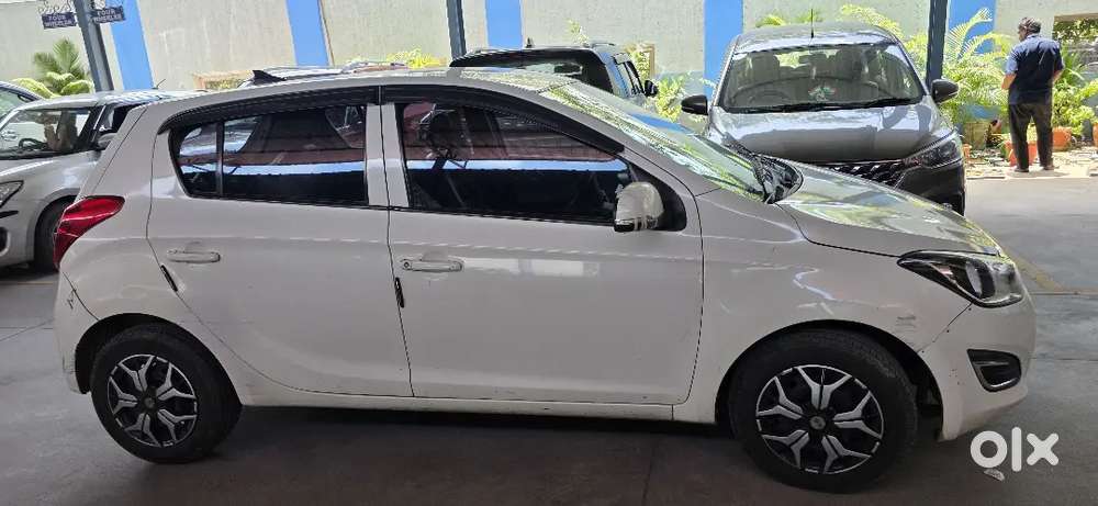 Hyundai I20 2012 - Lcd Display And Back Camera
