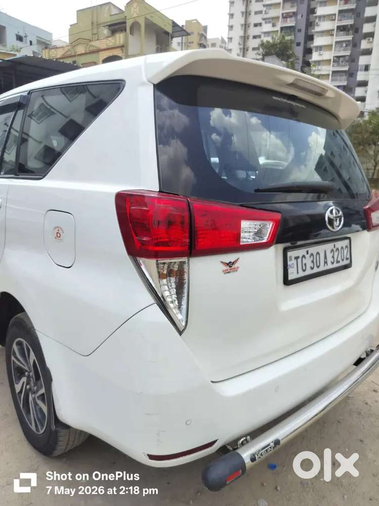 Innova Crysta Bucket Seats Diesel Manual 2025 White Colour