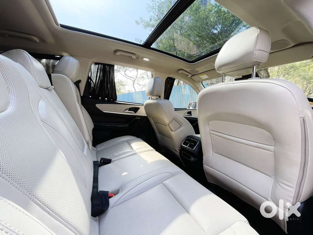 Mahindra Xuv700 2.2 Ax 7 Diesel At Luxury Pack Str Awd, 2025, Diesel