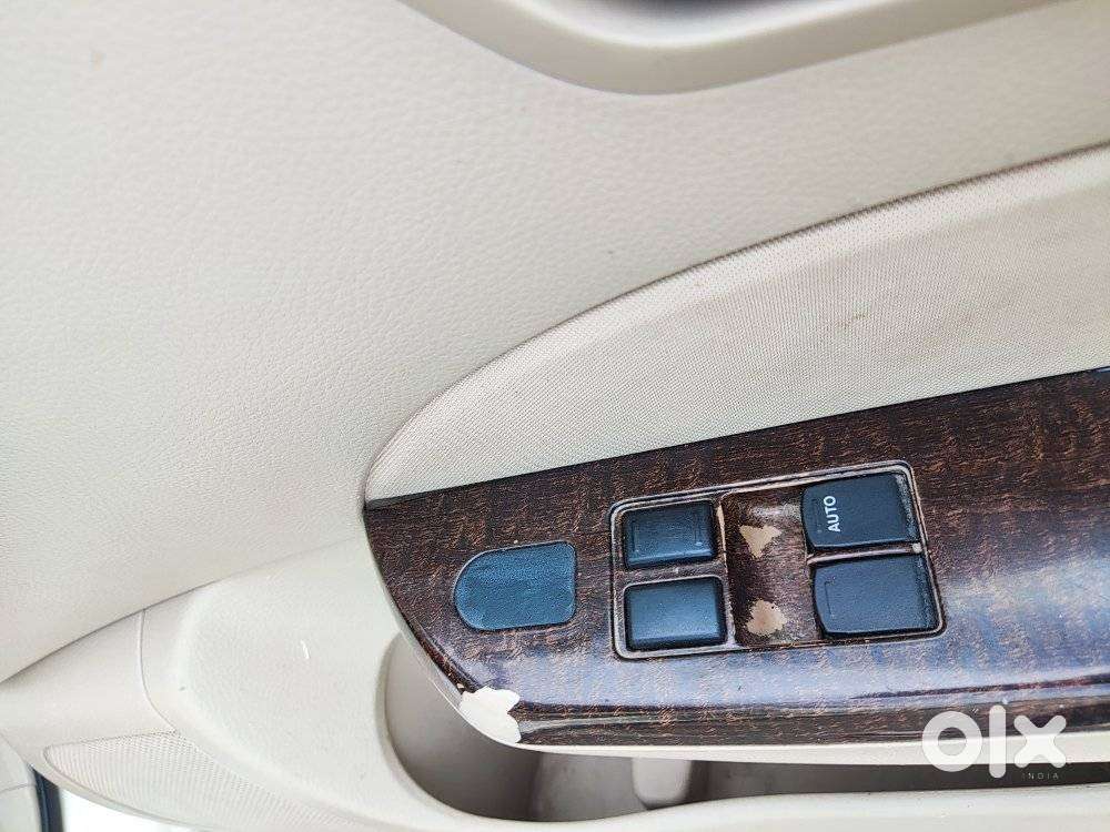 Maruti Suzuki Swift Dzire Lxi Option, 2016, Petrol