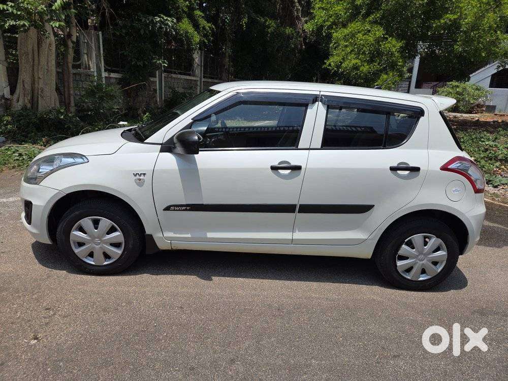 Maruti Suzuki Swift Lxi Optional-o, 2017, Petrol