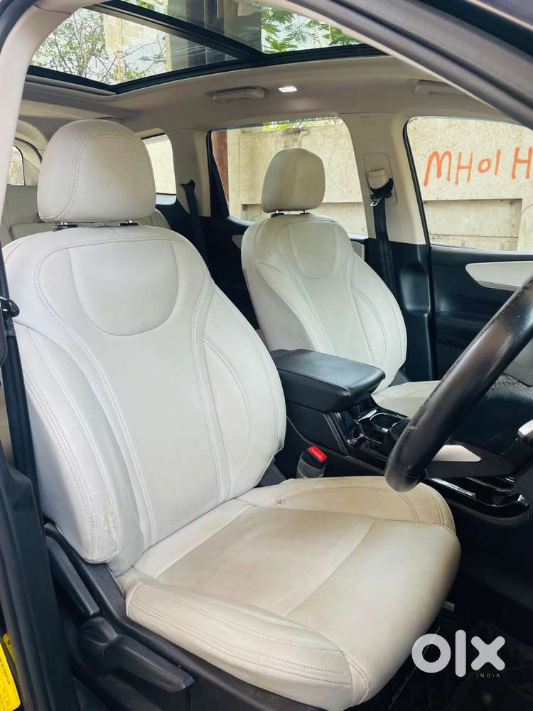 Mahindra Xuv700 2.0 Ax 5 Petrol Mt 7 Str, 2022, Petrol