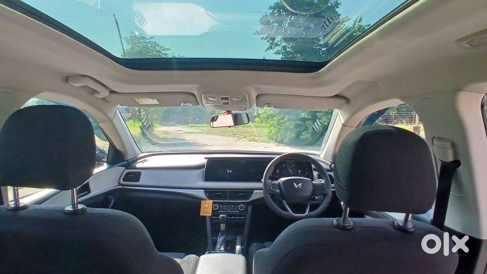 Mahindra Xuv700 2.2 Ax 5 Diesel At Str, 2022, Diesel