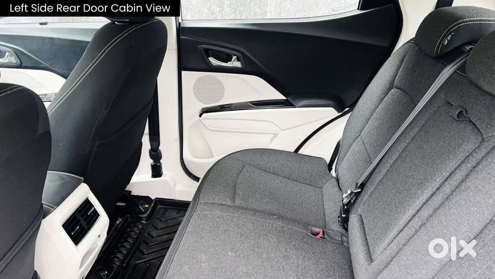 Mahindra Xuv 3xo Ax5 Pm Mt, 2024, Petrol