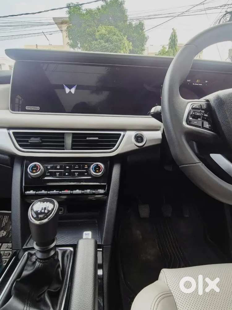 Mahindra Xuv700 2023 Diesel 24000 Km Driven