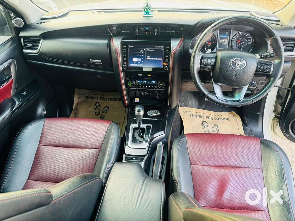 Toyota Fortuner Legender 4/4 At Full Mint Condition Complete Showroom