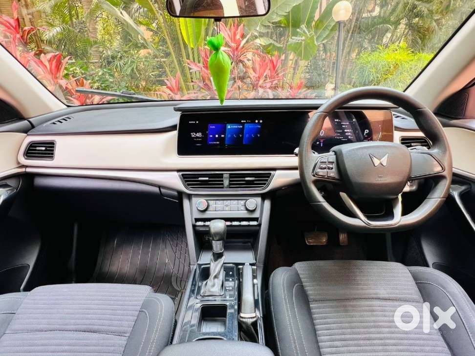 Mahindra Xuv700 2.0 Ax 5 Petrol At Str, 2022, Petrol