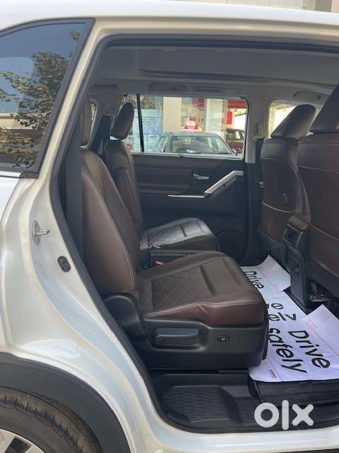 Toyota Innova Hycross 2.0 Zx (o) Hybrid 7 Str, 2023