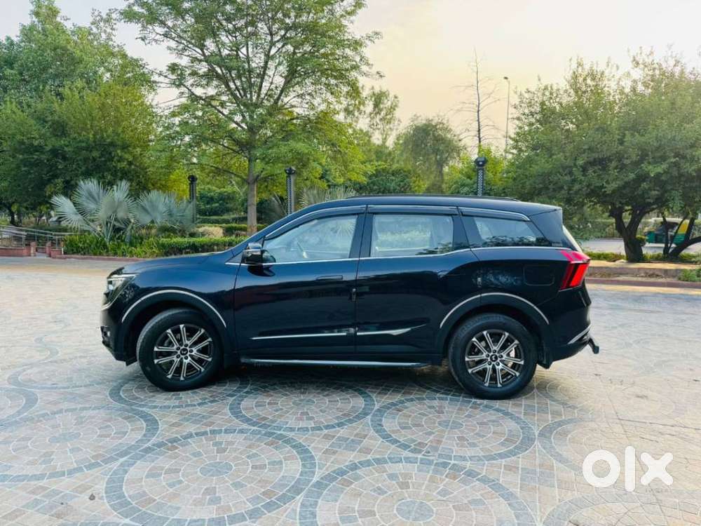 Mahindra Xuv700 2.0 Ax 7 Petrol Mt Str, 2025, Petrol