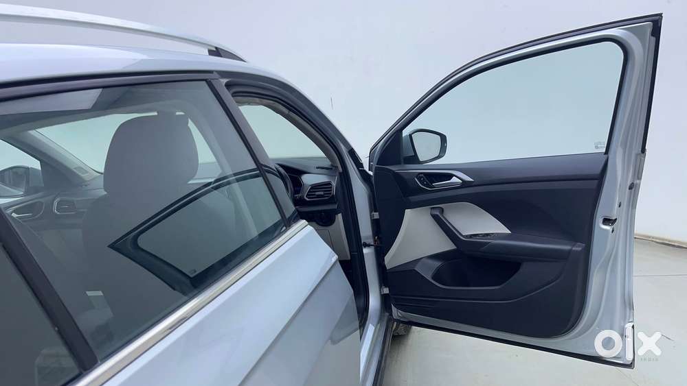 Volkswagen Taigun Topline 1.0 Tsi At (electric Seats), 2022, Petrol