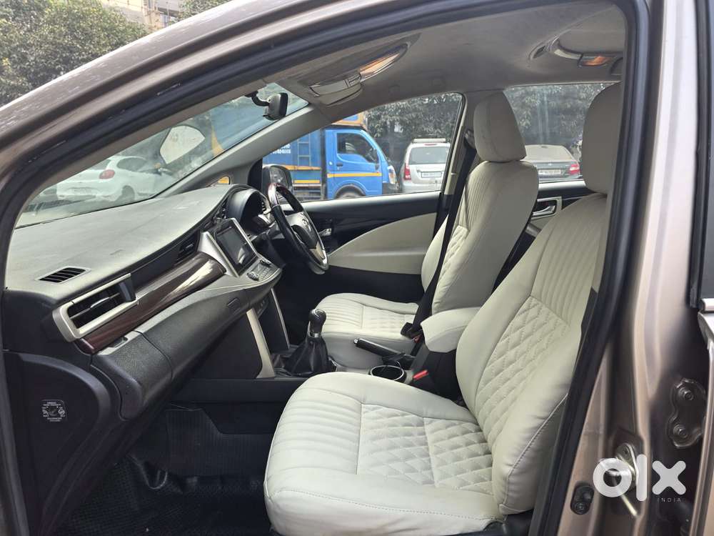 Toyota Innova Crysta 2.4 V 8 Str, 2016, Diesel