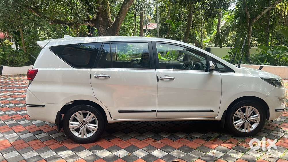 Toyota Innova Crysta 2016 Diesel Well Maintained