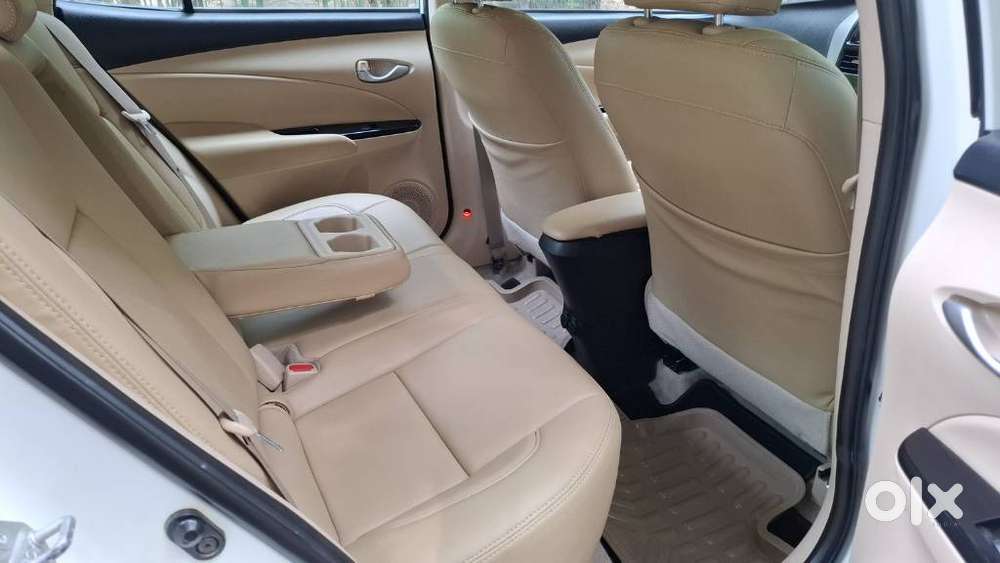Toyota Yaris V Cvt, 2018, Petrol