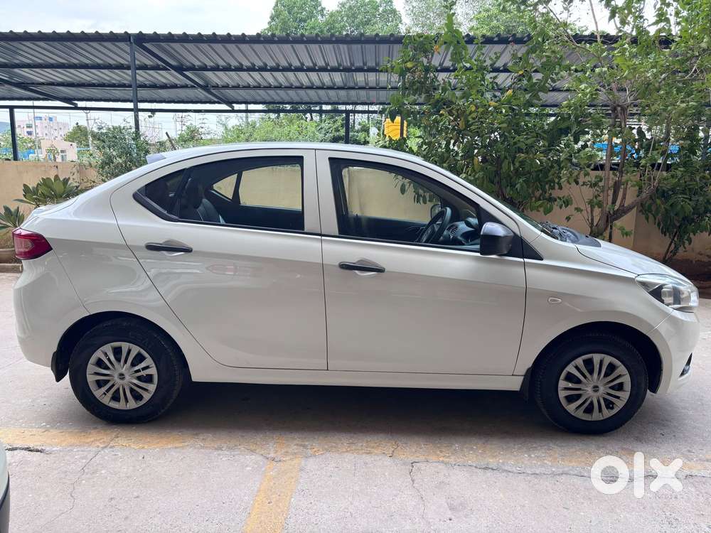 Tata Tigor Xe, 2017, Petrol