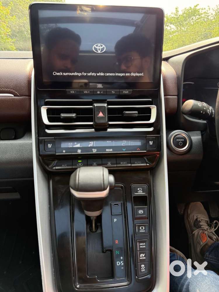 Toyota Innova Hycross 2.0 Zx Hybrid 7 Str, 2025, Cng & Hybrids