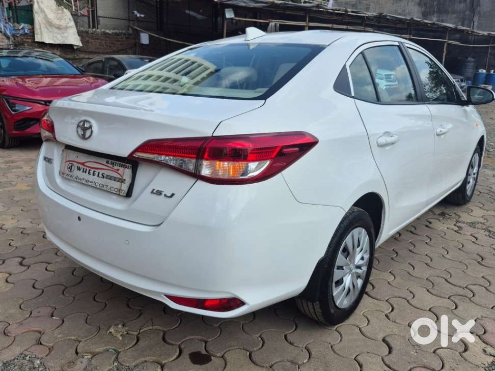 Toyota Yaris J Cvt, 2021, Petrol