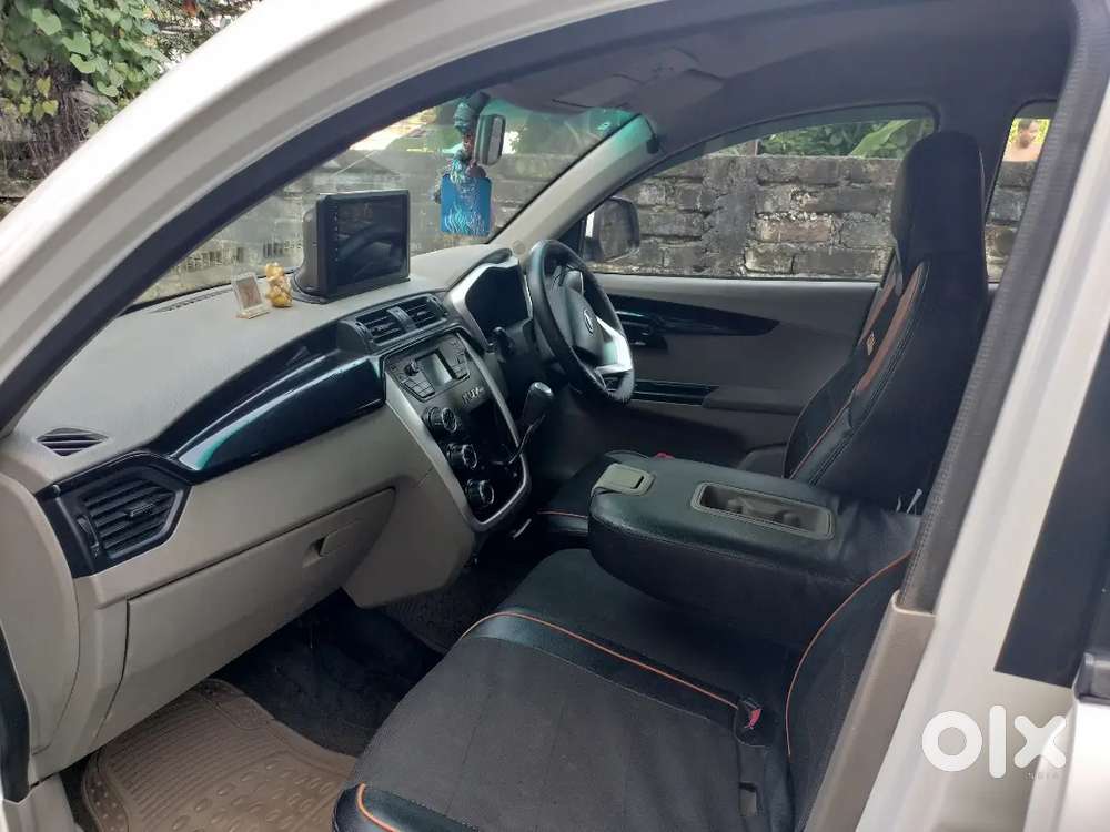 Mahindra Kuv 100 2017