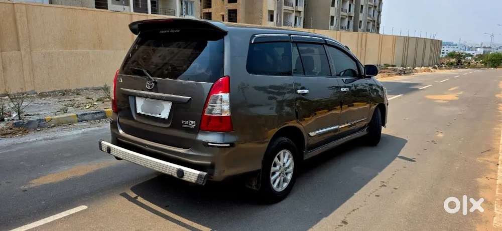Toyota Innova 2012