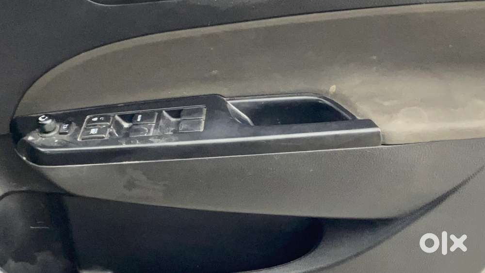 Maruti Suzuki Swift Zxi, 2017, Petrol