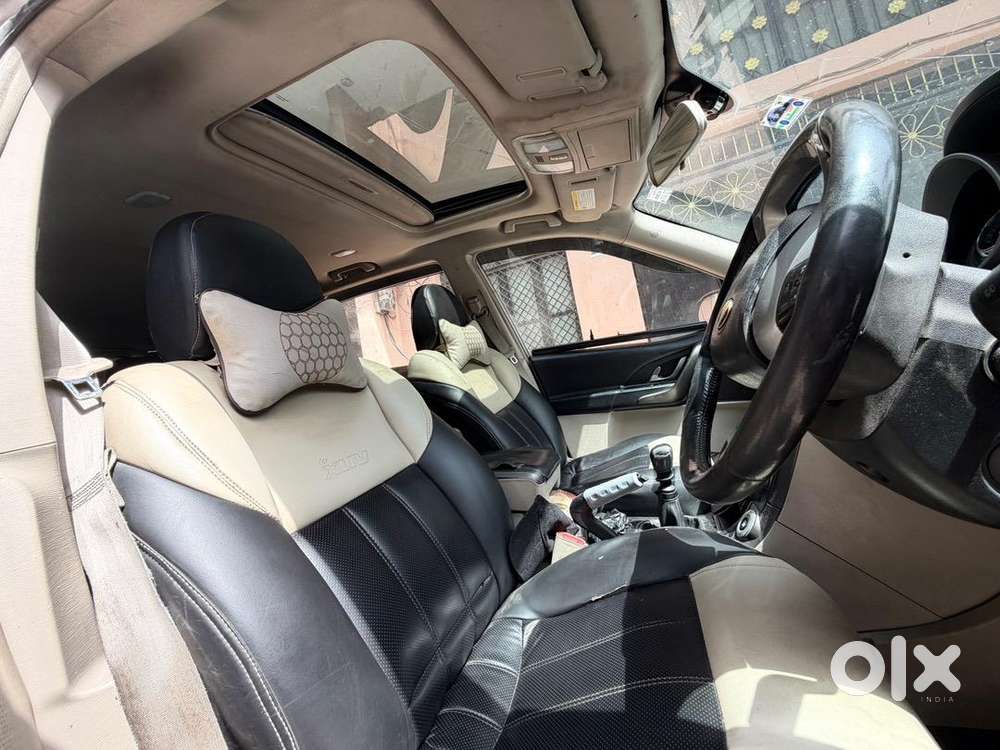 Mahindra Xuv500 W10 Sunroof