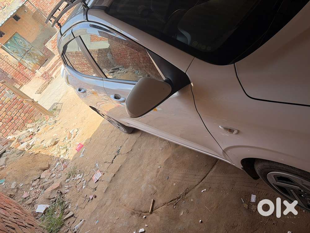 Hyundai Aura 2025 Petrol 40000 Km Driven