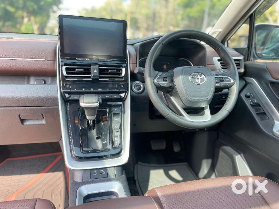 Toyota Innova Hycross 2.0 Zx (o) Hybrid 7 Str, 2024