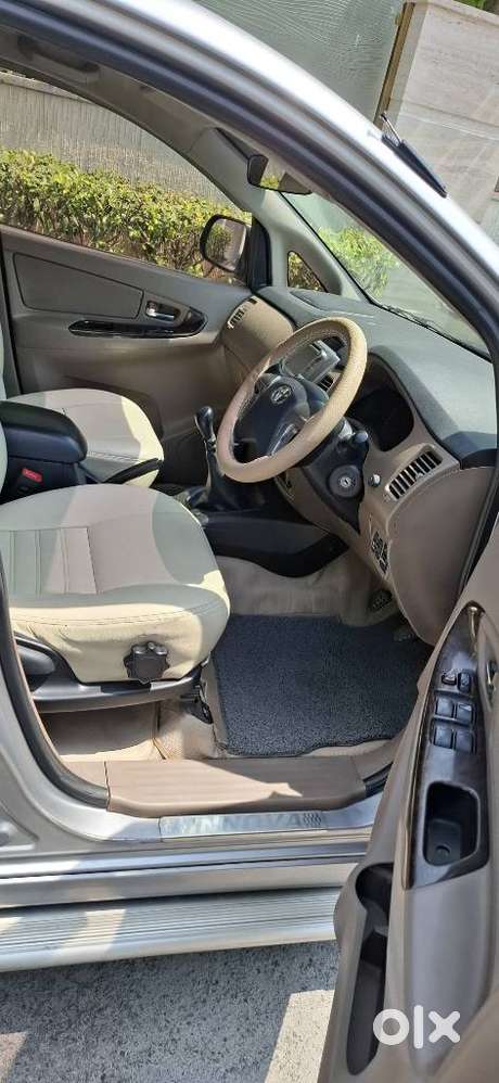 Toyota Innova 2.5 Vx 7 Seater Bs Iv, 2015