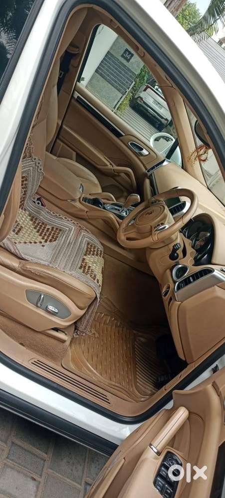Porsche Cayenne (fancy Number)
