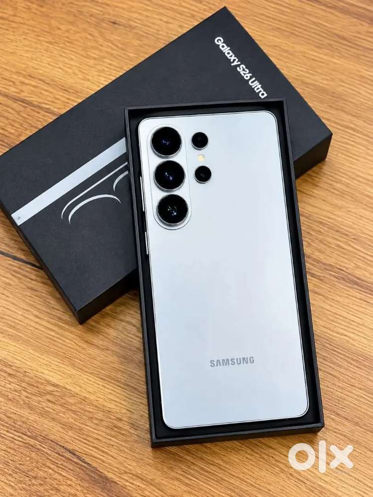 Samsung galaxy S26 ultra with all accessories available