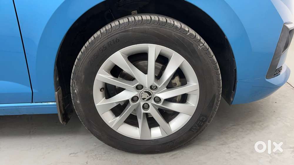 Skoda Slavia Ambition 1.0l Tsi At, 2023, Petrol