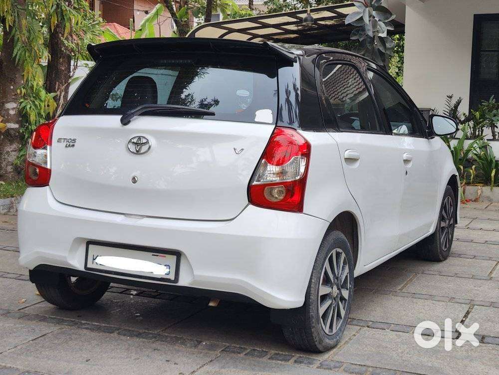 Toyota Etios Liva 1.2 V Dual Tone, 2019, Petrol