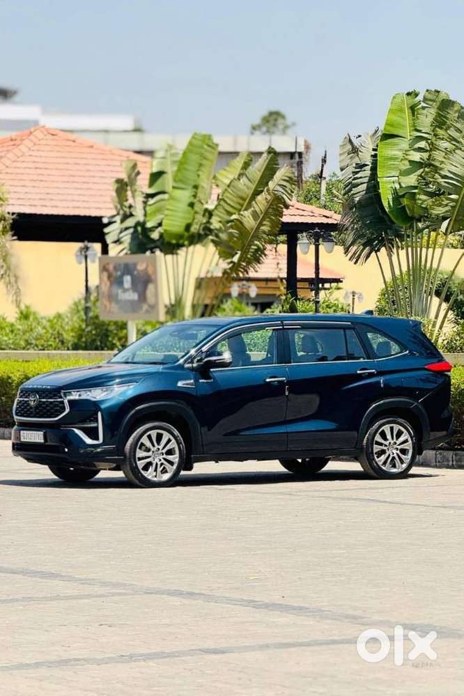 Toyota Innova Hycross 2.0 Zx (o) Hybrid 7 Str, 2023, Petrol