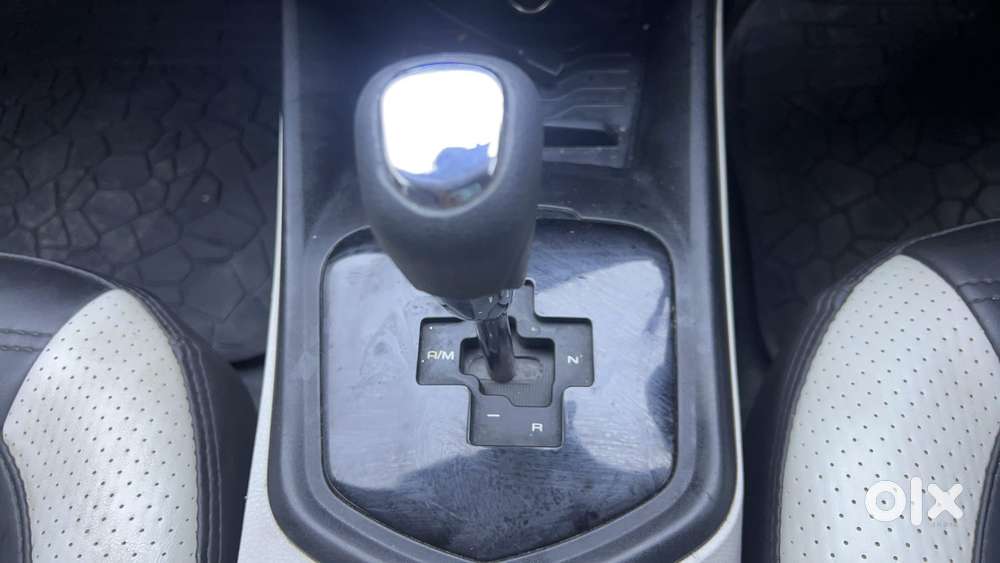 Mahindra Xuv300 1.2 W6 Amt Petrol, 2023, Petrol