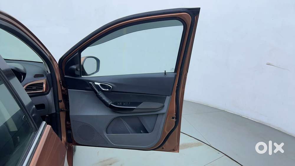 Tata Tigor Xza, 2018, Petrol