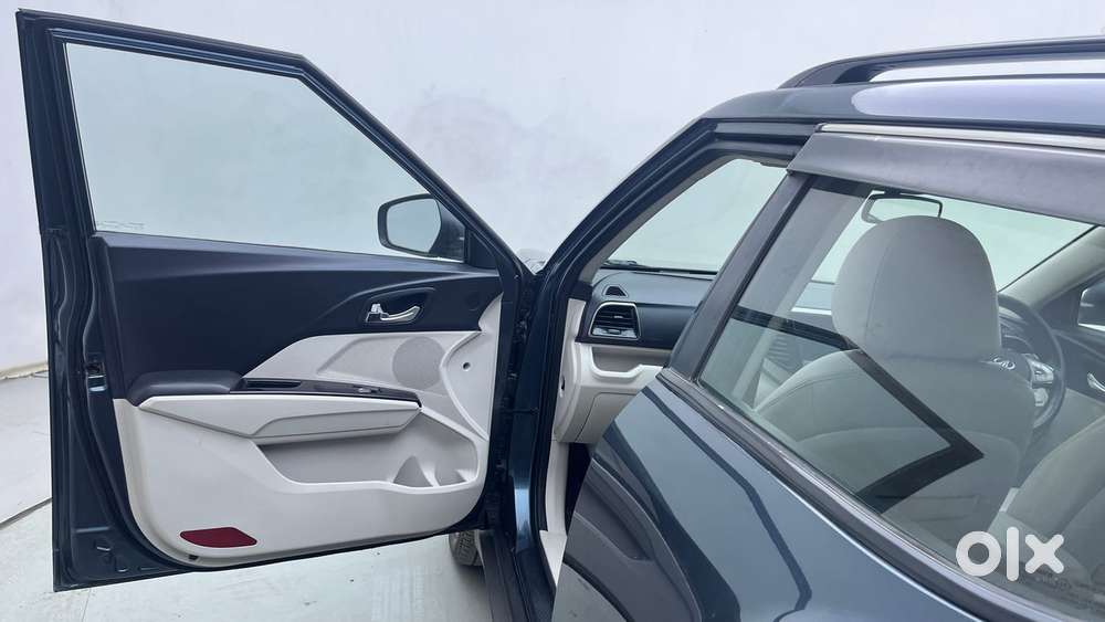 Mahindra Xuv300 1.2 W8 (o) Amt Petrol, 2021, Petrol