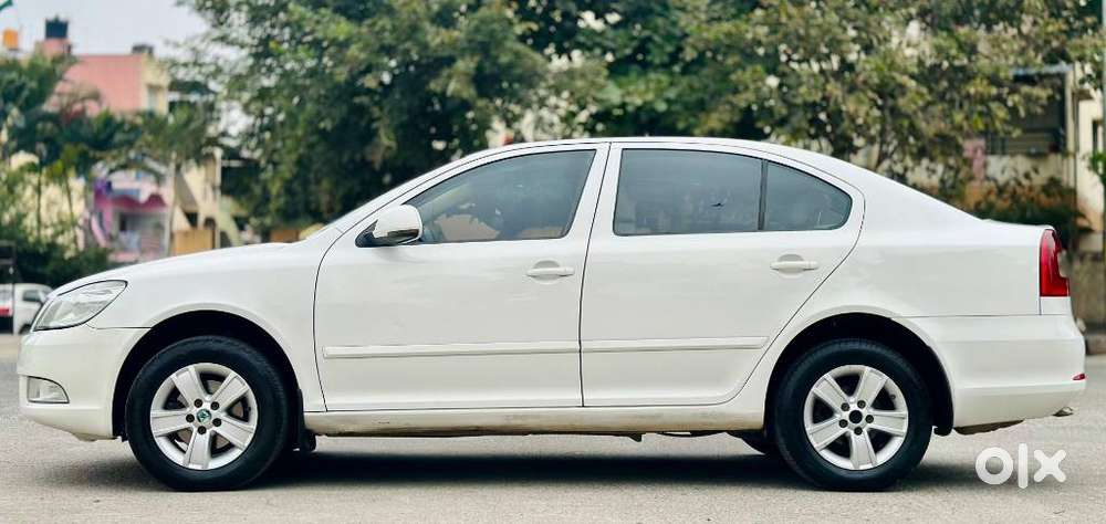 Skoda Laura Ambiente 2.0 Tdi Cr Manual, 2014, Diesel