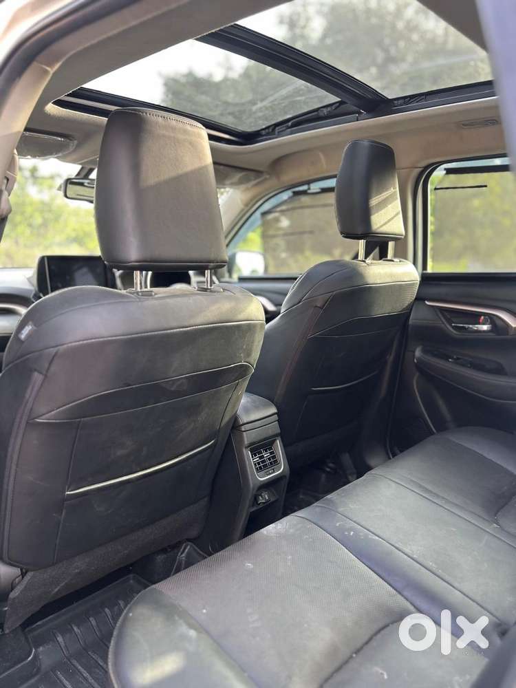 Maruti Suzuki Grand Vitara 1.5 Alpha Plus Intelligent Hybrid Ecvt, 2..