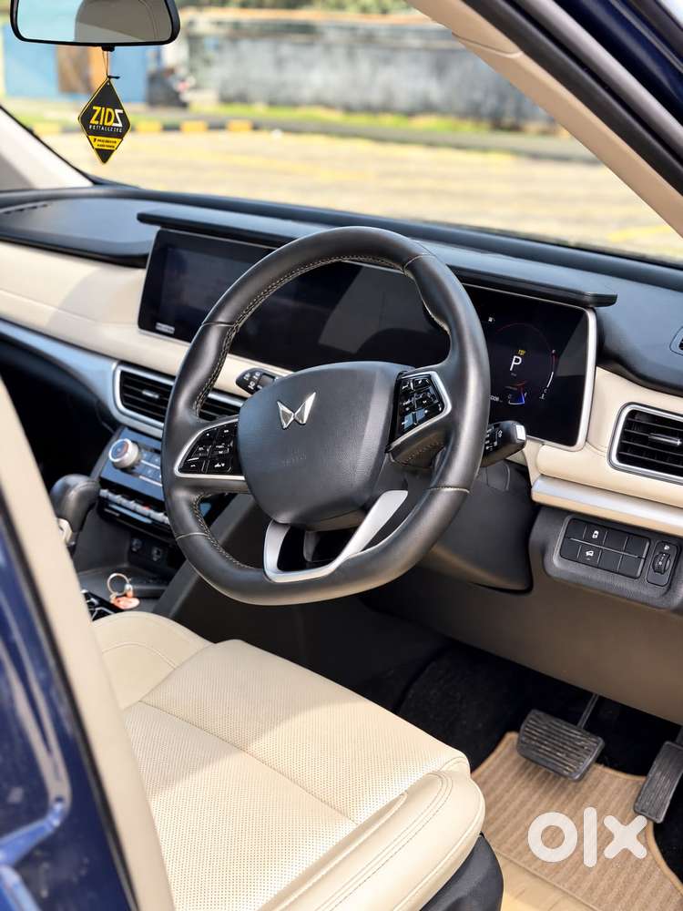 Mahindra Xuv700 2.0 Ax 7 Petrol At Str, 2021, Petrol
