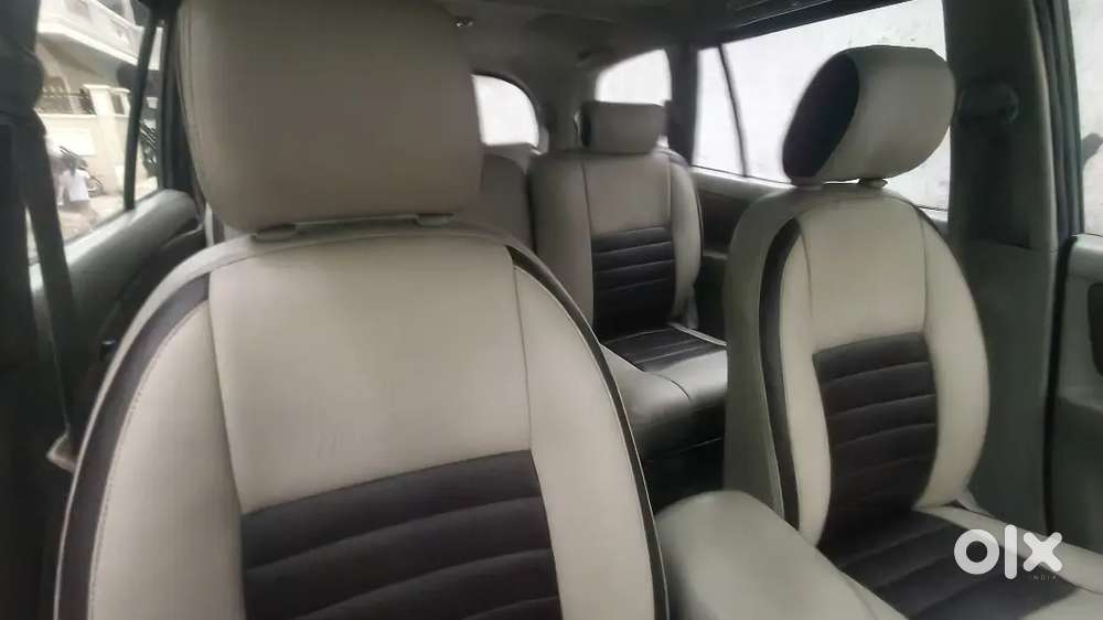 Toyota Innova 2010 2.5v 8 Seater